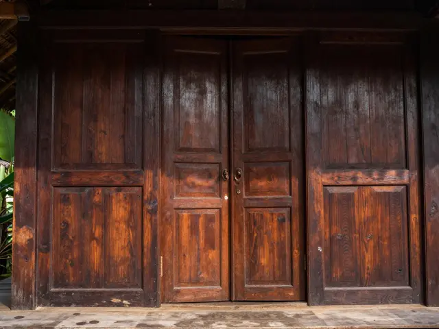 Berapa Harga Pintu Kayu Ulin Terbaru 2026? Ini Daftar Harga Per Unit dan Faktor yang Mempengaruhi